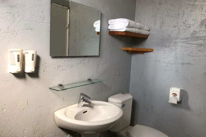 Room 10 of 13
