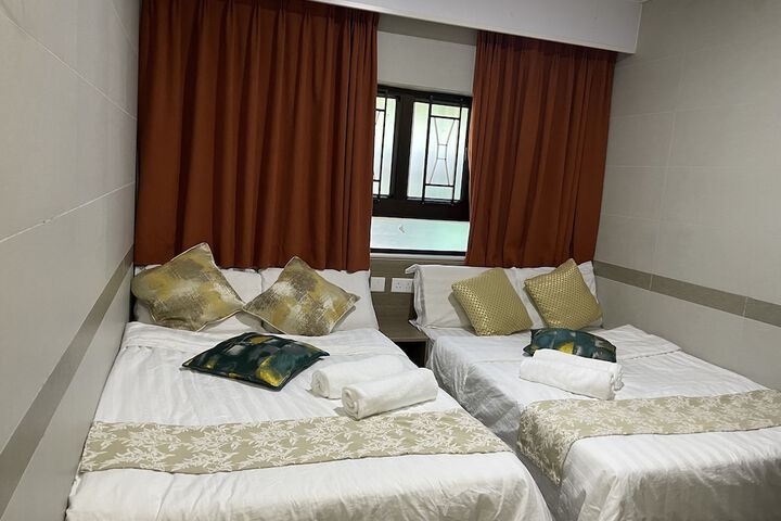Room 98 of 195