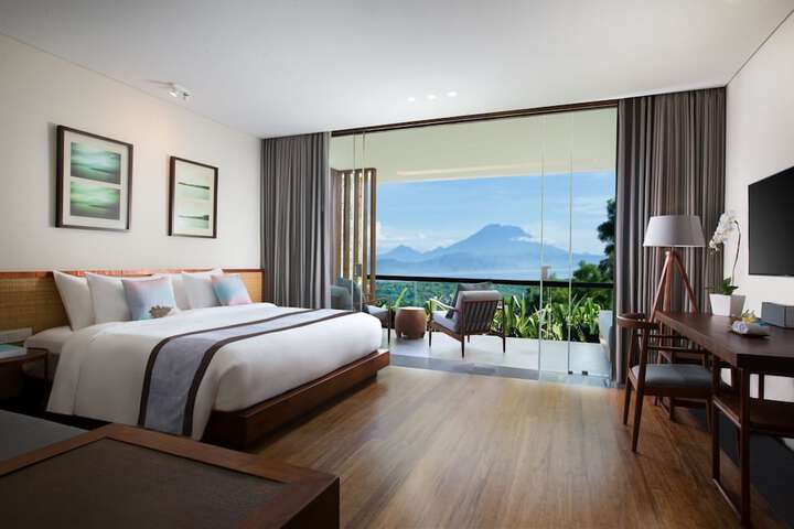 Room 10 of 32