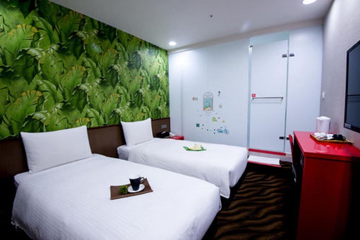 Room 16 of 36