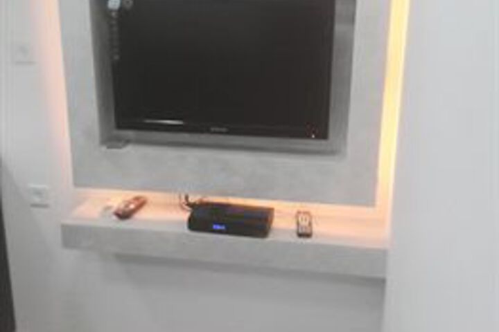 Room 10 of 16