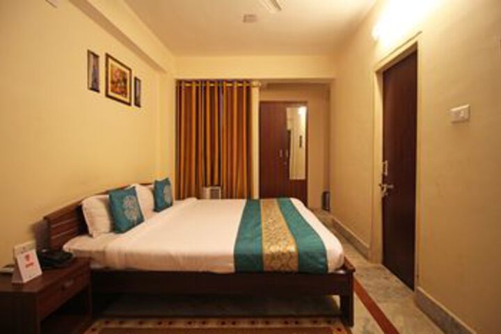 Room 10 of 16