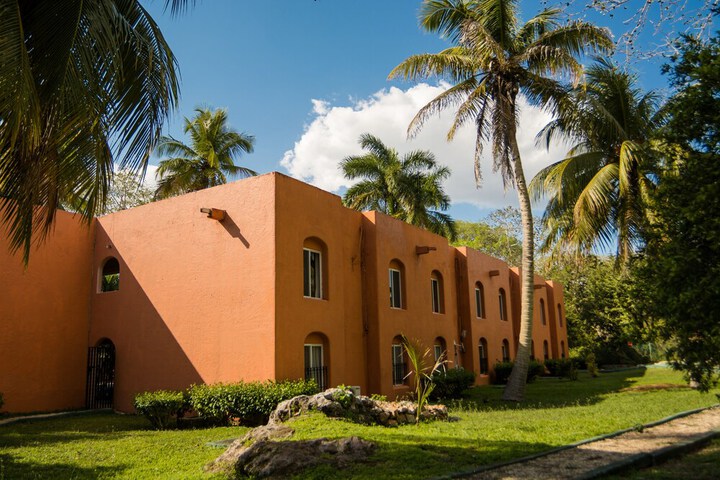 Hotel Exterior 53 of 59
