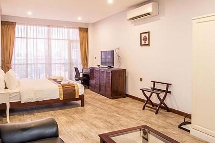 Room 7 of 9