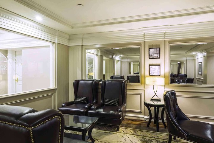 Lounge 138 of 156