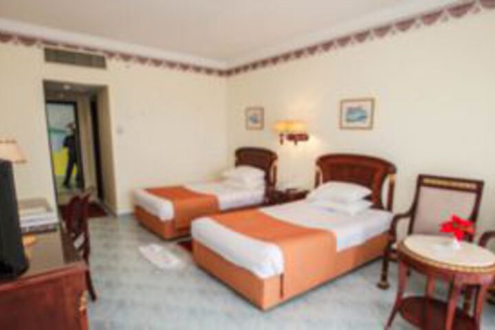 Room 13 of 34