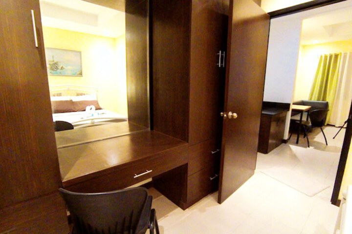 Room 9 of 12