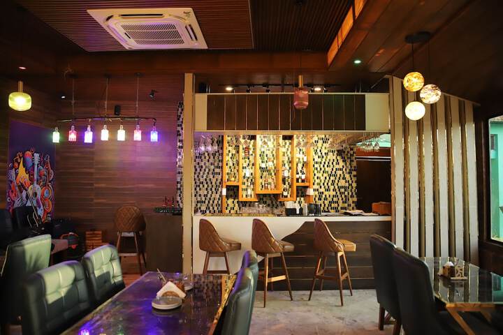 Lounge 45 of 68