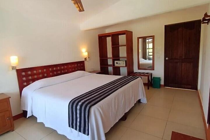 Room 2 of 83