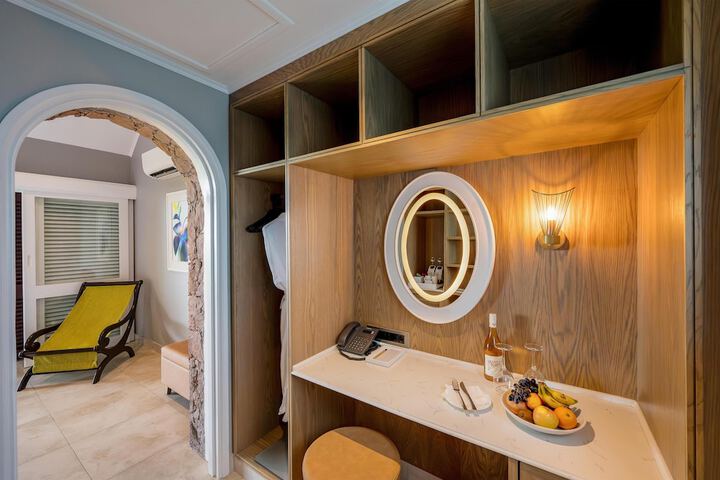 Room 35 of 140