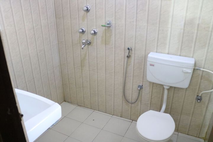 Room 10 of 26