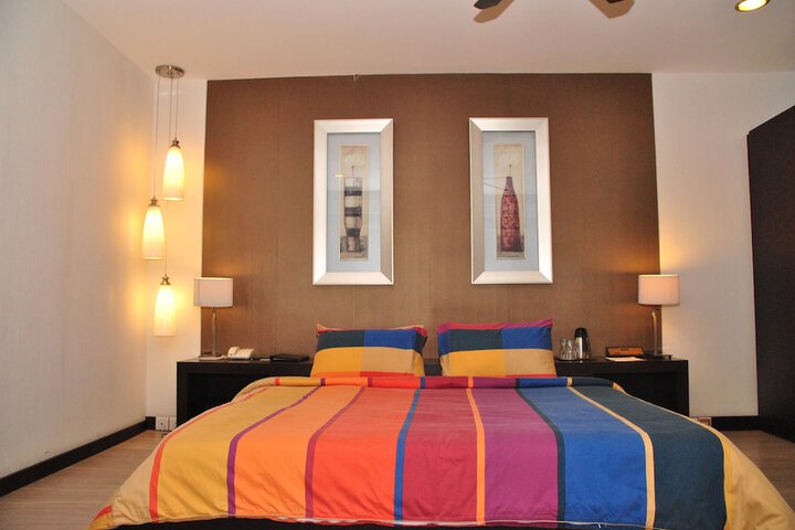 Room 9 of 37