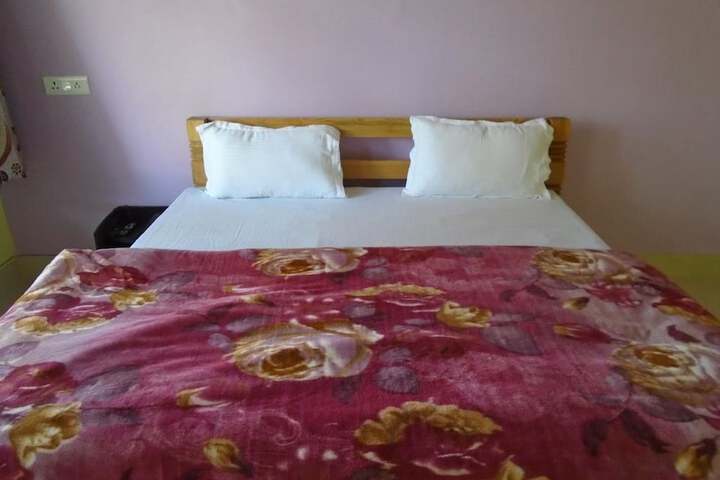 Room 8 of 9