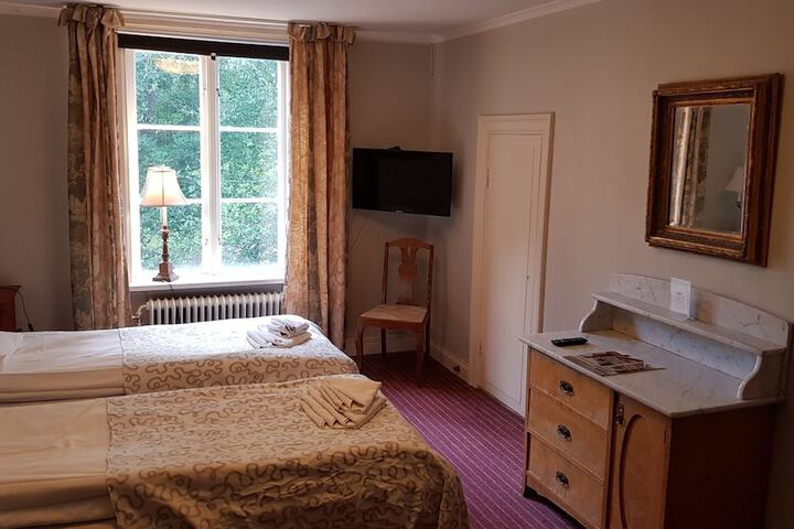 Room 14 of 33
