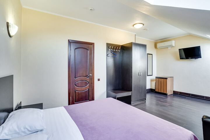 Room 14 of 33