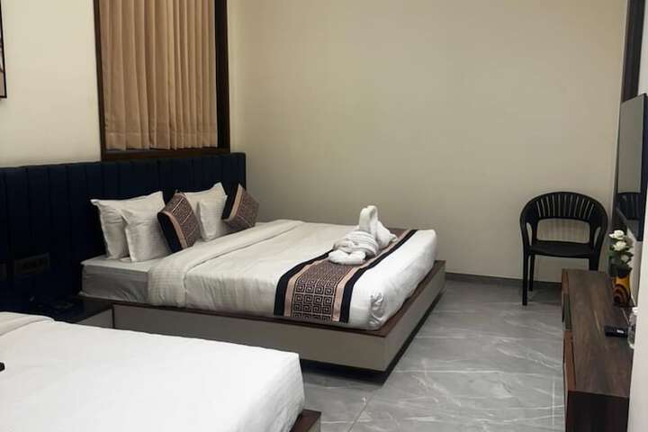 Room 11 of 26