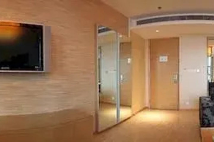 Room 11 of 19