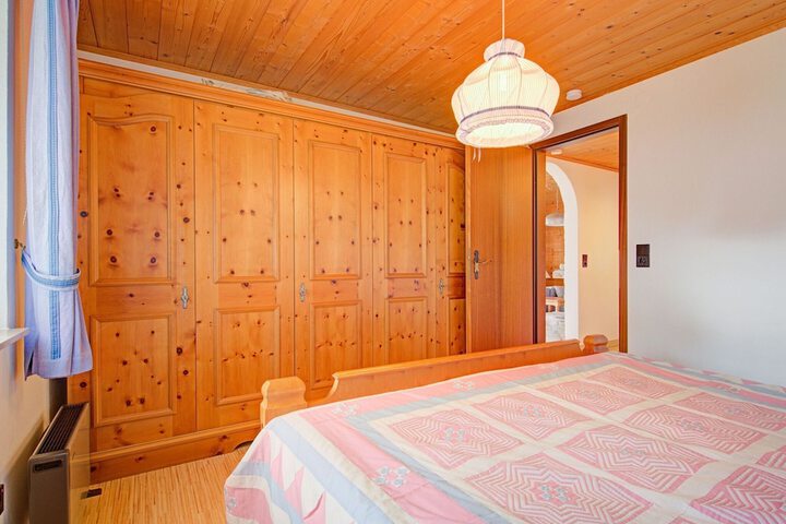 Room 2 of 27