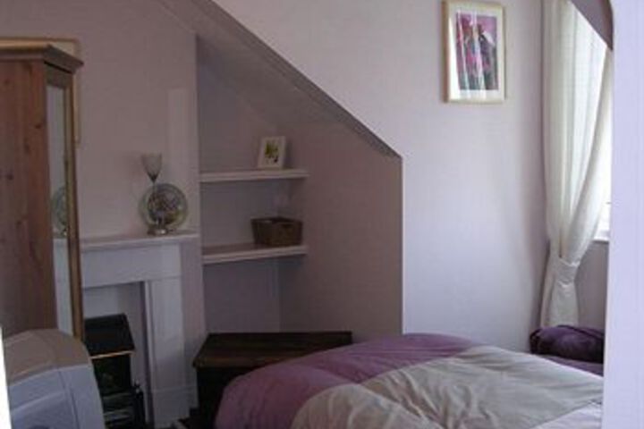 Room 10 of 14