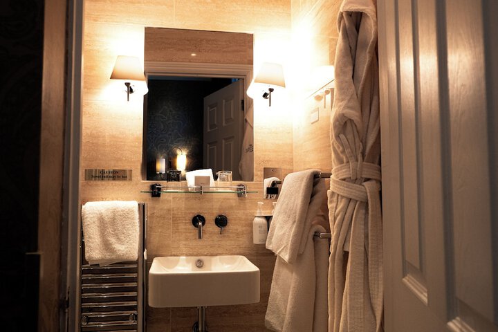 Room 34 of 58