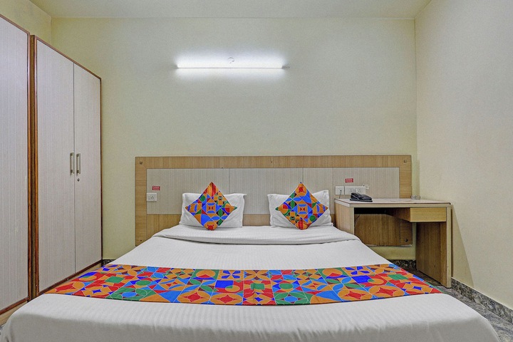 Room 17 of 28