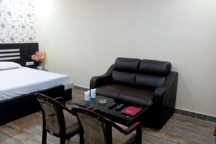 Room 9 of 27