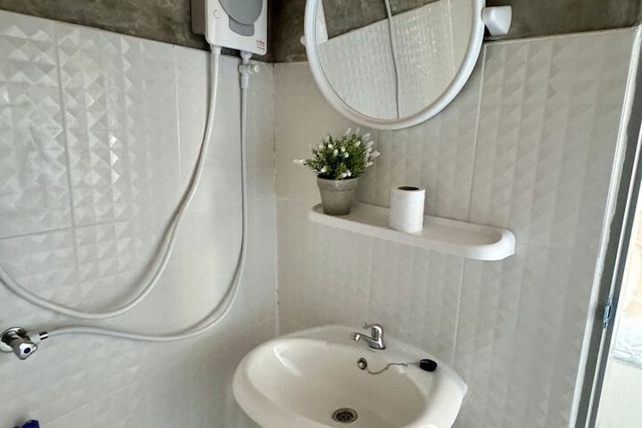 Room 16 of 28
