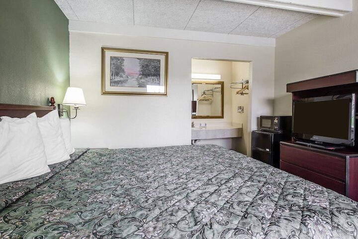 Room 13 of 19
