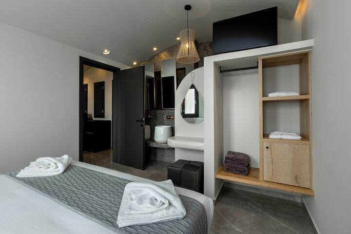 Room 6 of 99