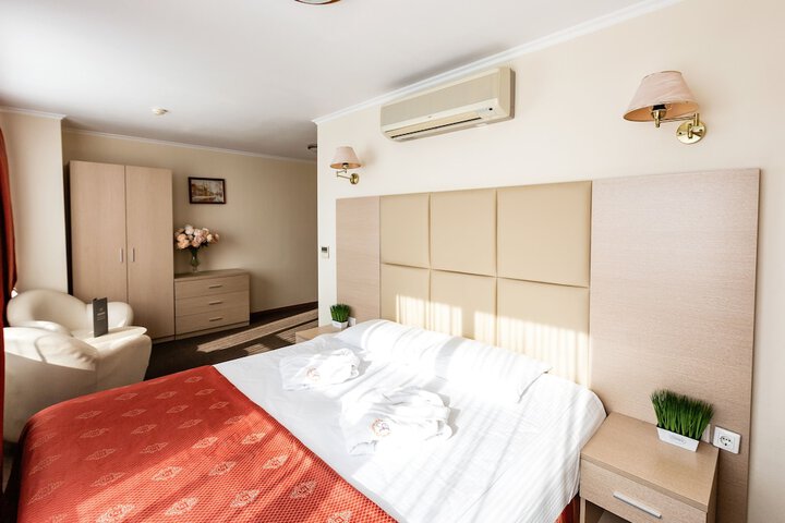 Room 45 of 102