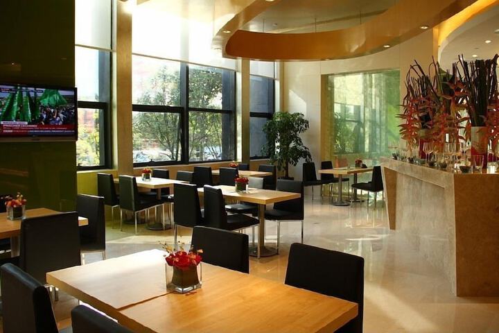 Dining Photos
