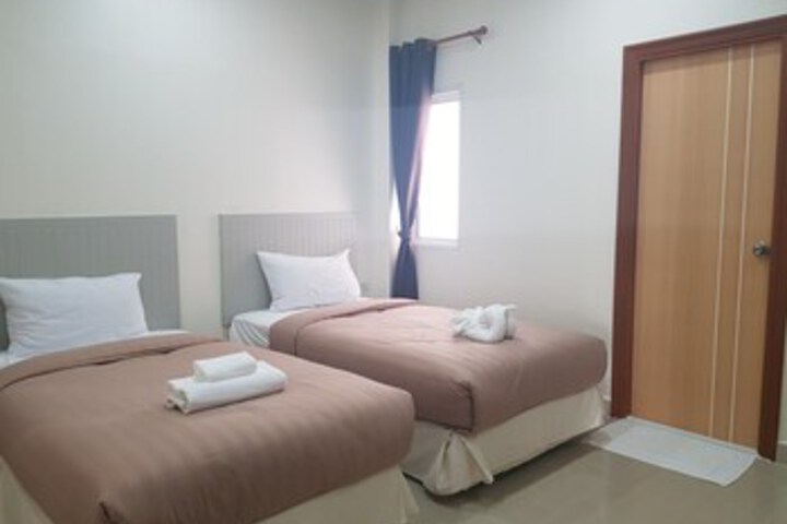 Room 18 of 27