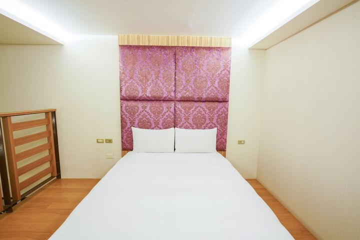Room 17 of 66