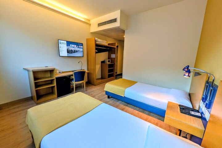 Room 12 of 57