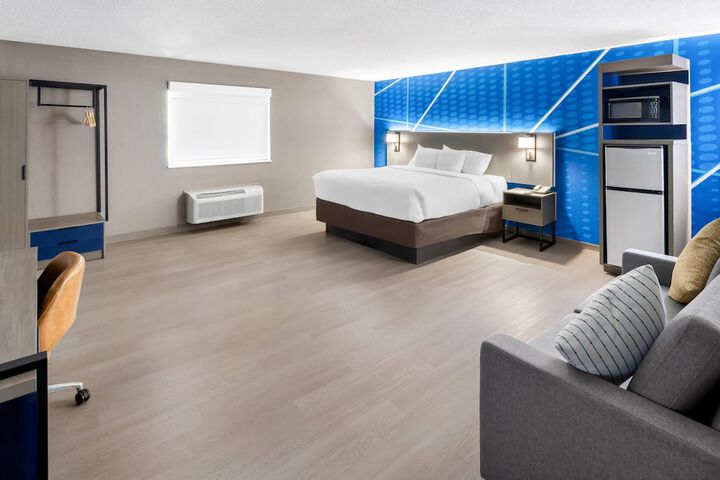Room 5 of 32