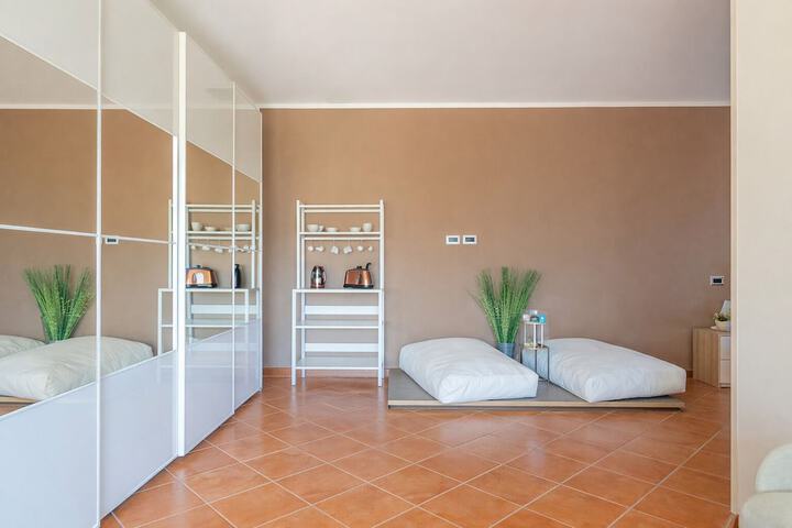 Room 3 of 93