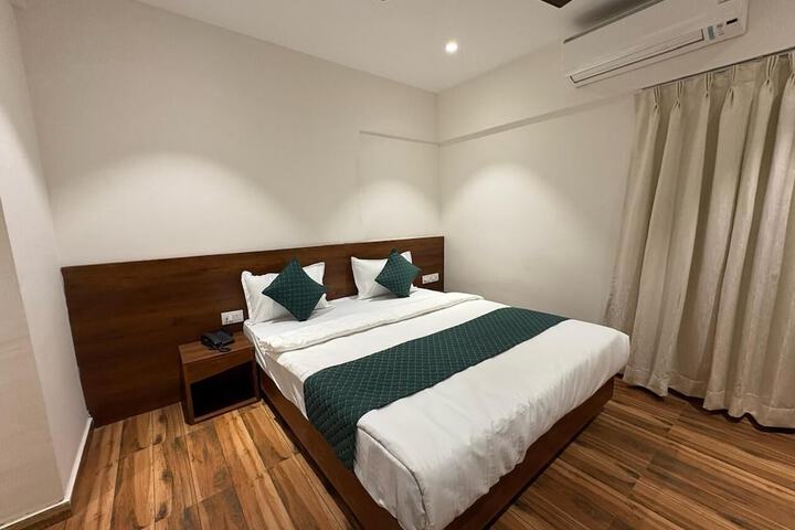 Room 27 of 42