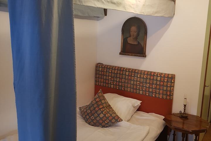 Room 7 of 14