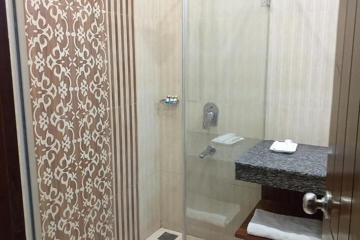 Room 32 of 49