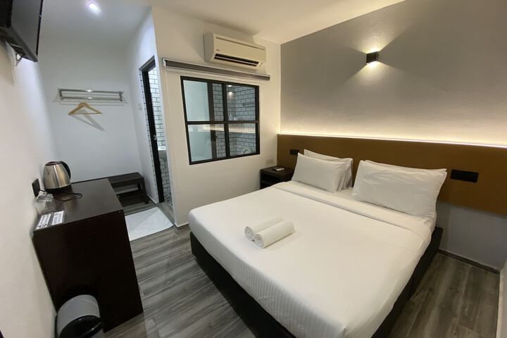Room 44 of 102