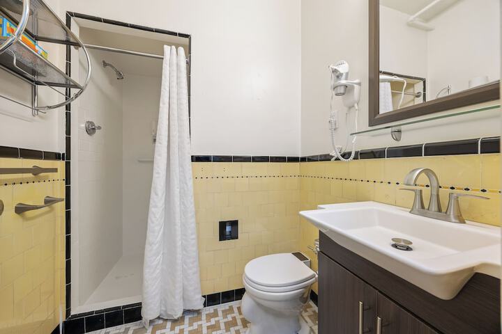 Quadruple with Double Bed (15 of 22)