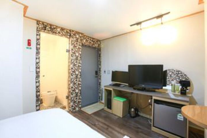 Room 22 of 37