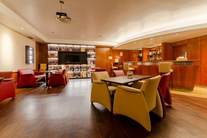 Lounge 75 of 81