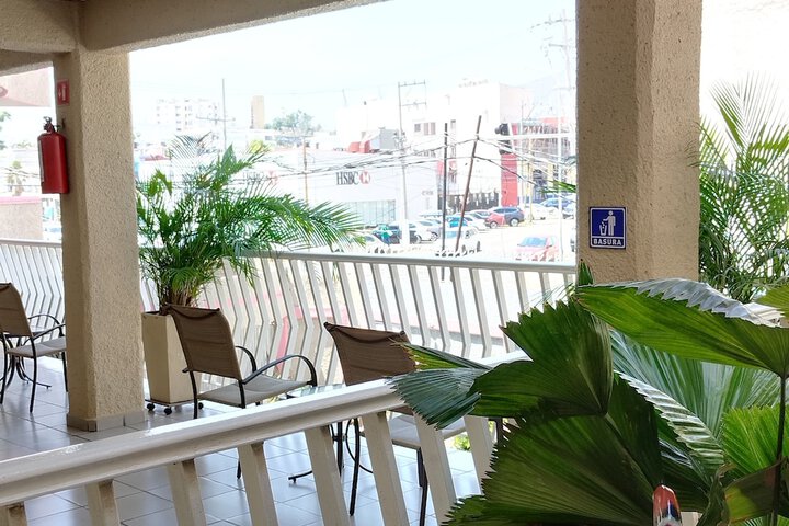 Sundeck 78 of 90