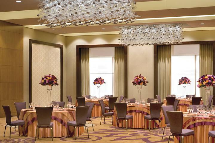 Ballroom/Hall 99 of 127