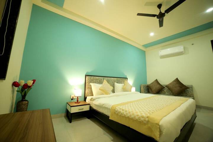 Room 8 of 40