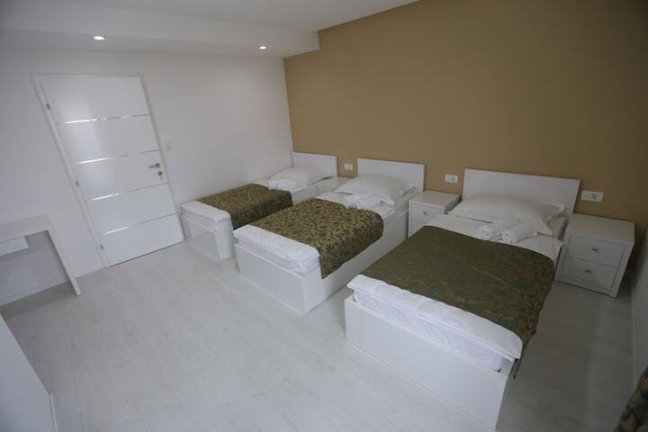 Room 12 of 79