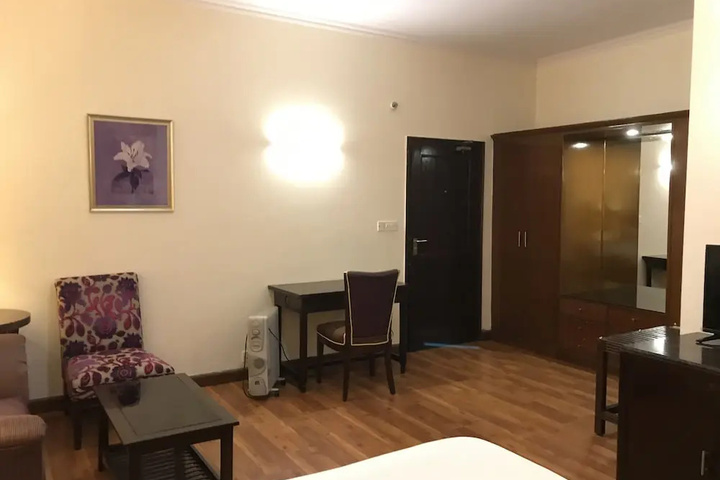Room 7 of 18