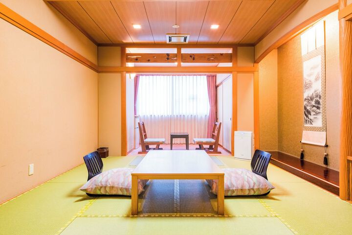 Room 9 of 34