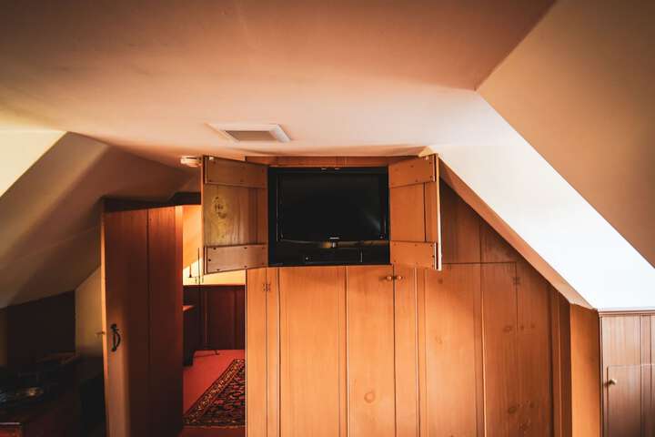 Room 15 of 33